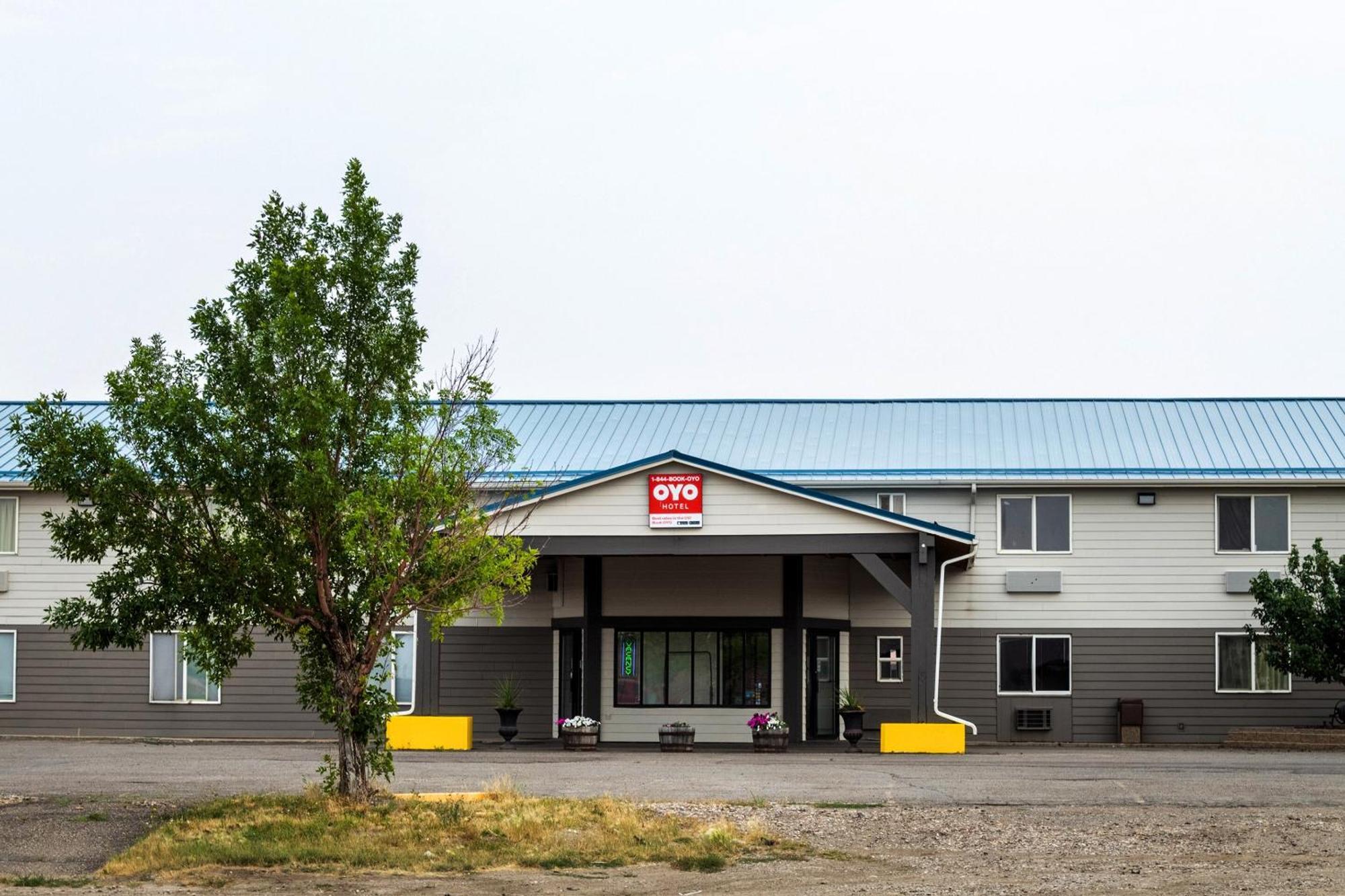 Oyo Hotel Shelby Mt Hwy 2 & I-15 Екстериор снимка