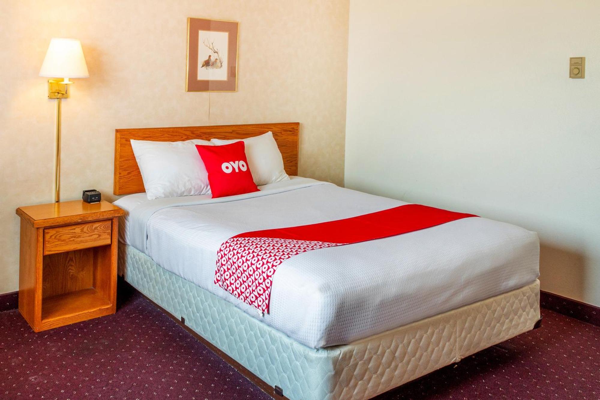 Oyo Hotel Shelby Mt Hwy 2 & I-15 Екстериор снимка