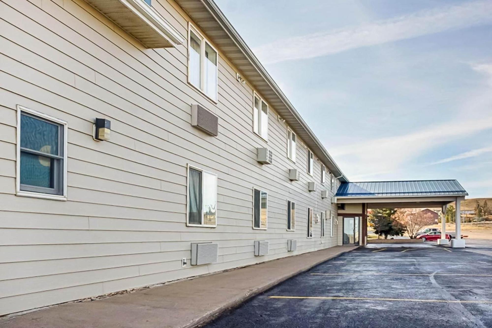 Oyo Hotel Shelby Mt Hwy 2 & I-15 Екстериор снимка