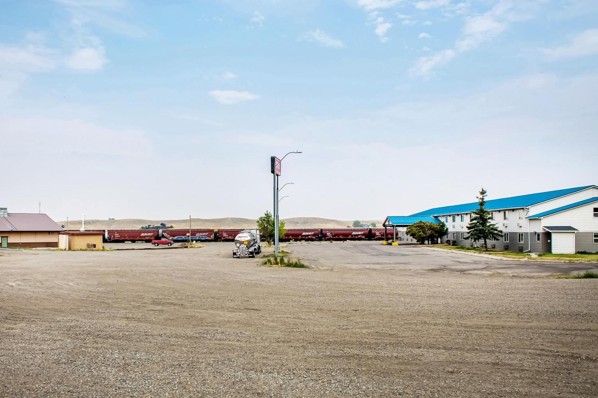 Oyo Hotel Shelby Mt Hwy 2 & I-15 Екстериор снимка