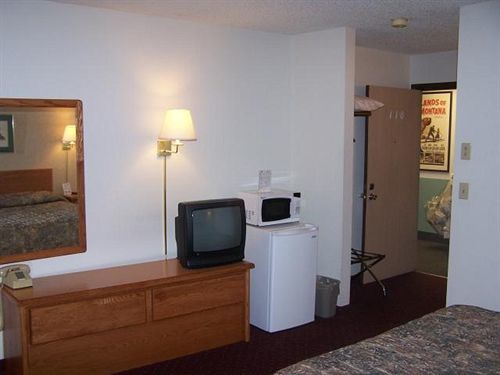 Oyo Hotel Shelby Mt Hwy 2 & I-15 Екстериор снимка